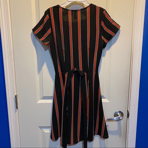 NWT Black & red striped wrap dress - Picture 2 of 6